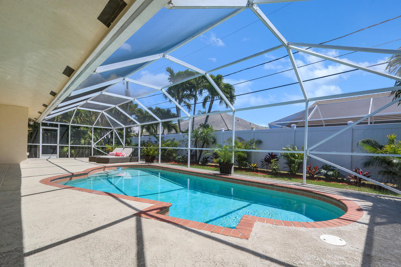 330 North Country Club Boulevard Boca Raton, FL 33487 - Photo 26 of 30 19_Image_19_of_20_mls