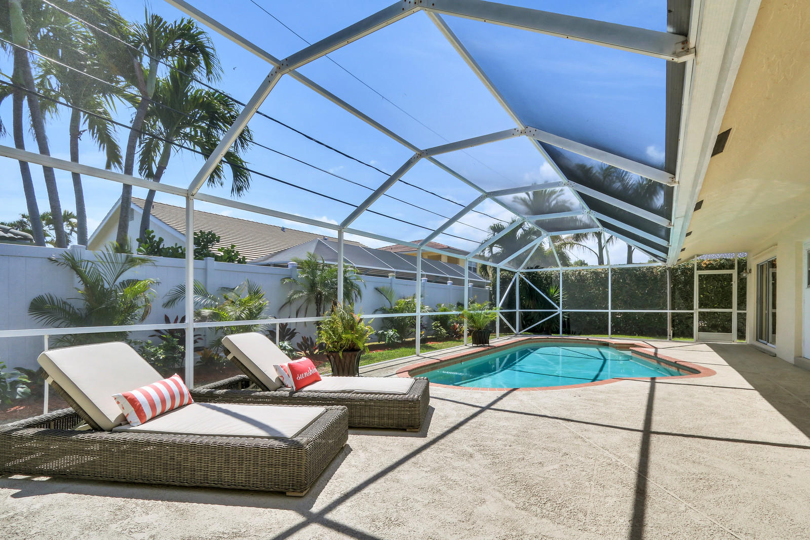 330 North Country Club Boulevard Boca Raton, FL 33487 - Photo 27 of 30 20_Image_20_of_20_mls