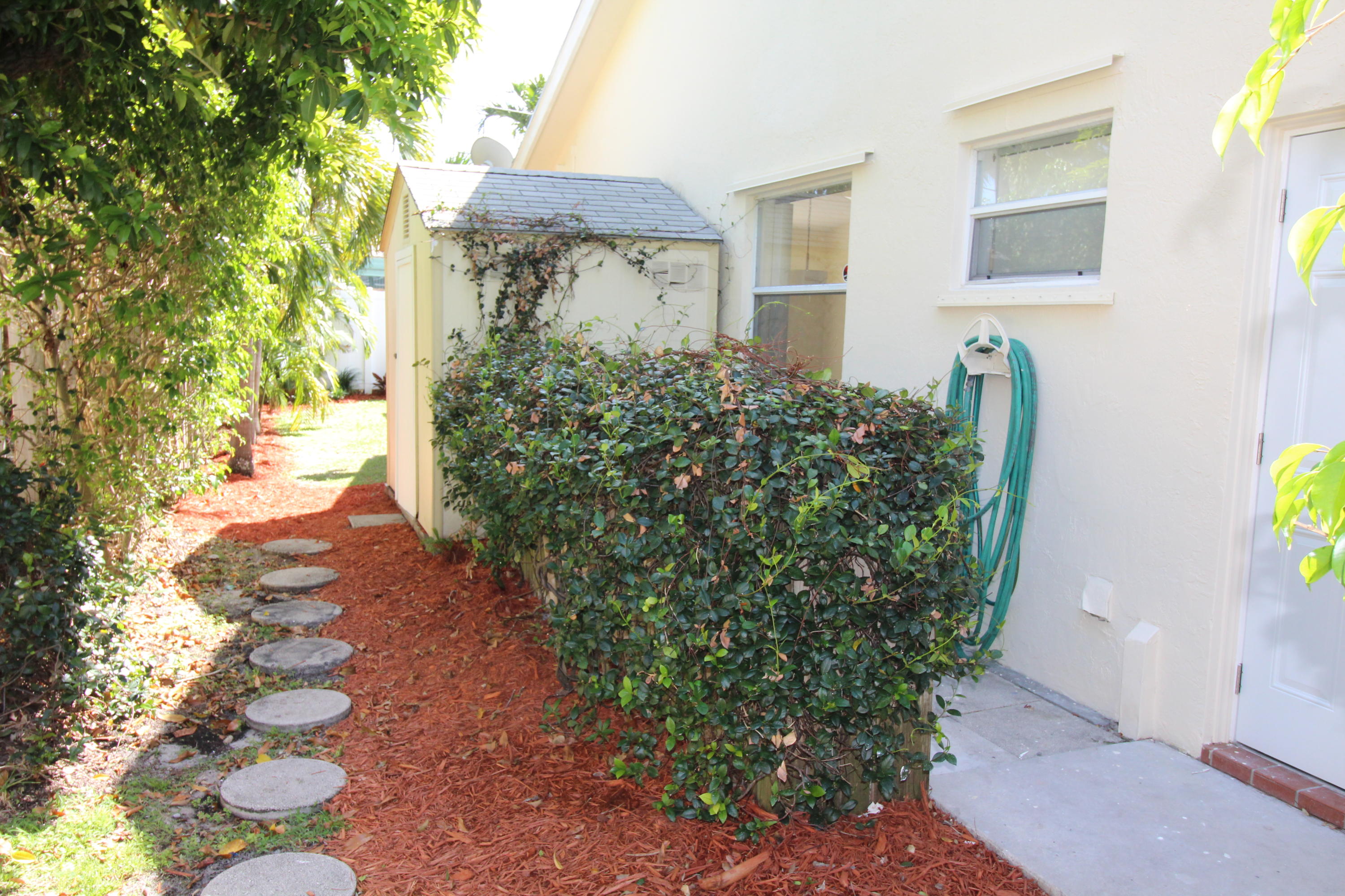 330 North Country Club Boulevard Boca Raton, FL 33487 - Photo 28 of 30 IMG_1717