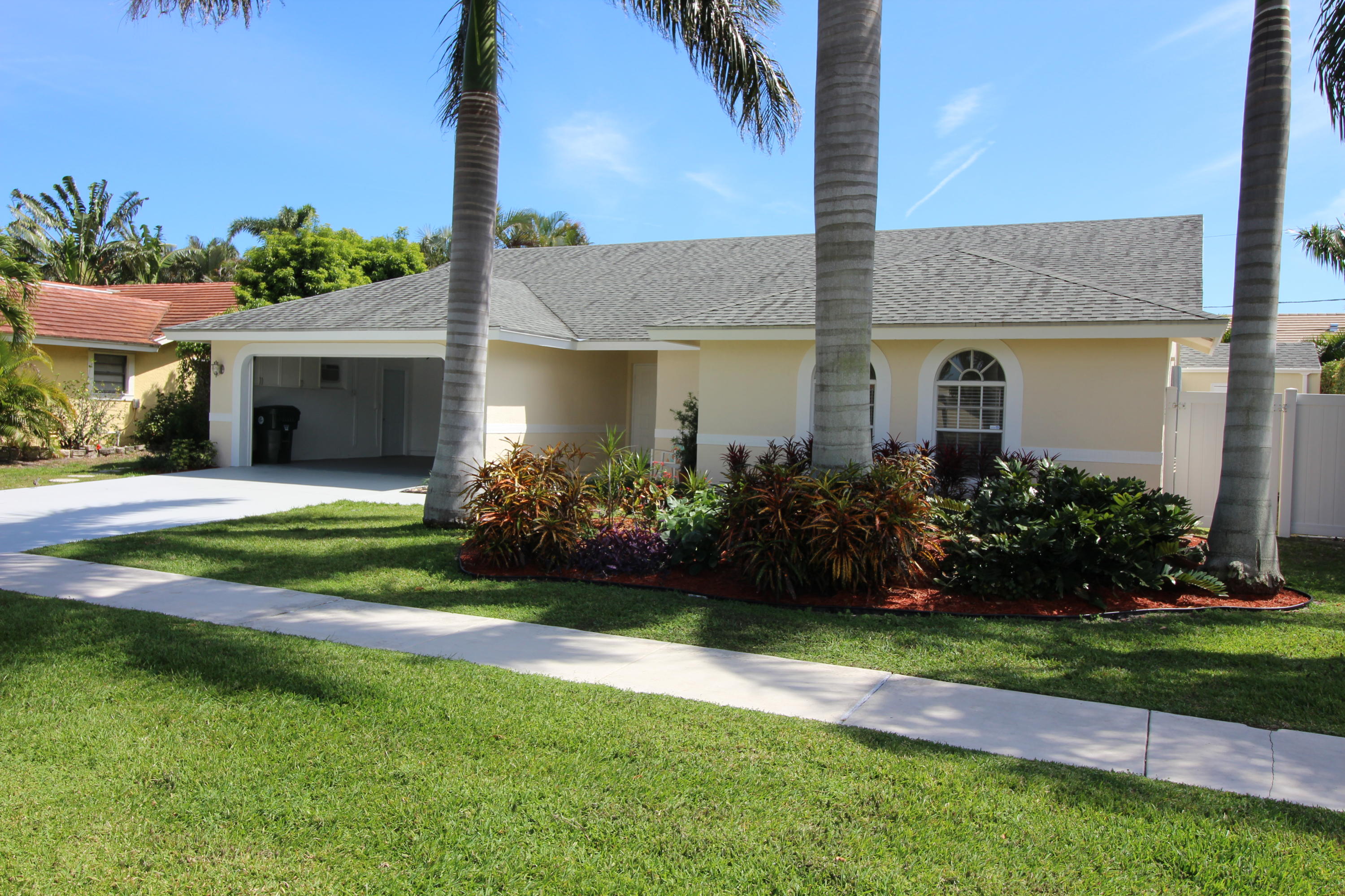 330 North Country Club Boulevard Boca Raton, FL 33487 - Photo 3 of 30 IMG_1714