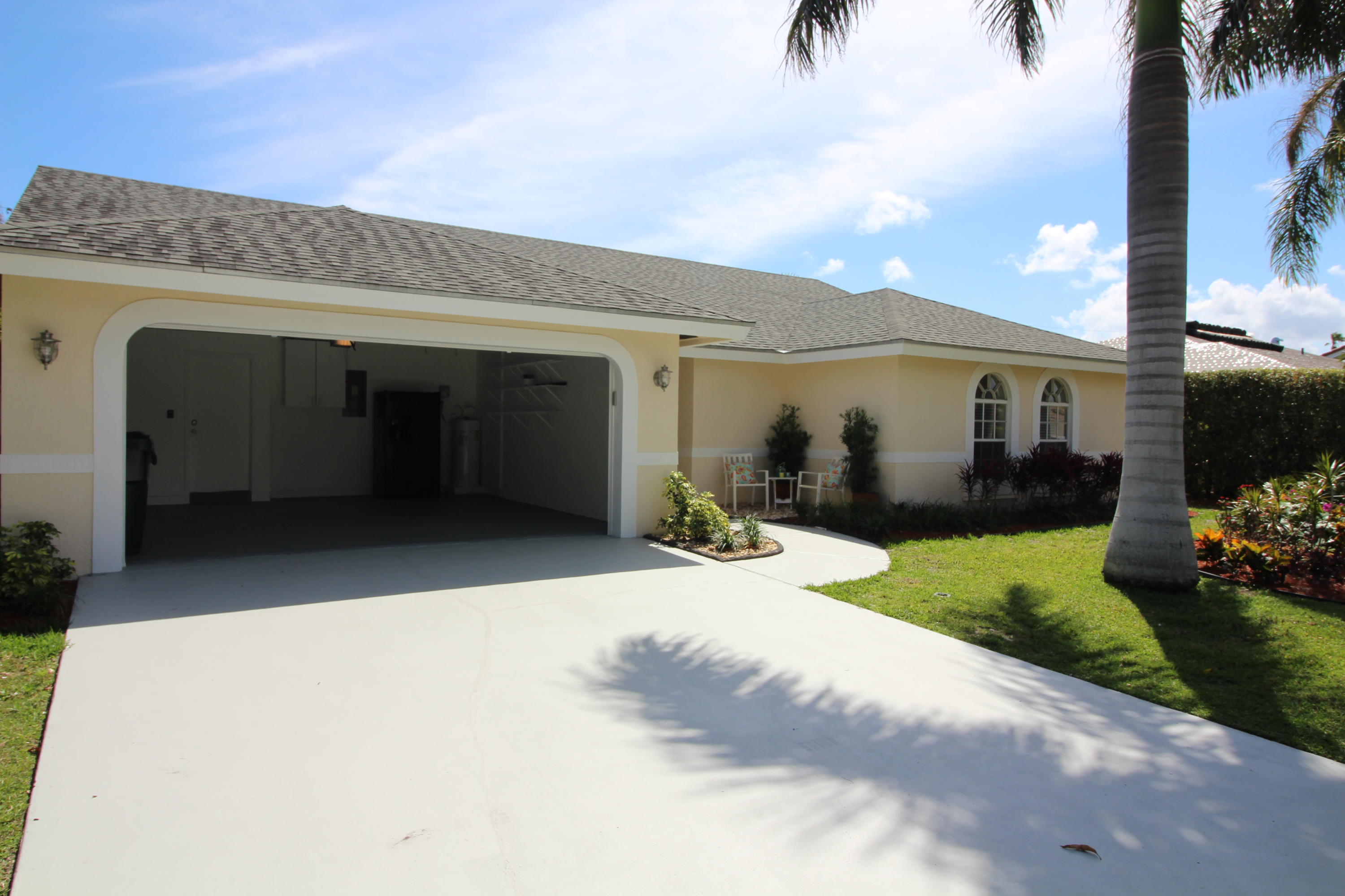 330 North Country Club Boulevard Boca Raton, FL 33487 - Photo 4 of 30 IMG_1711