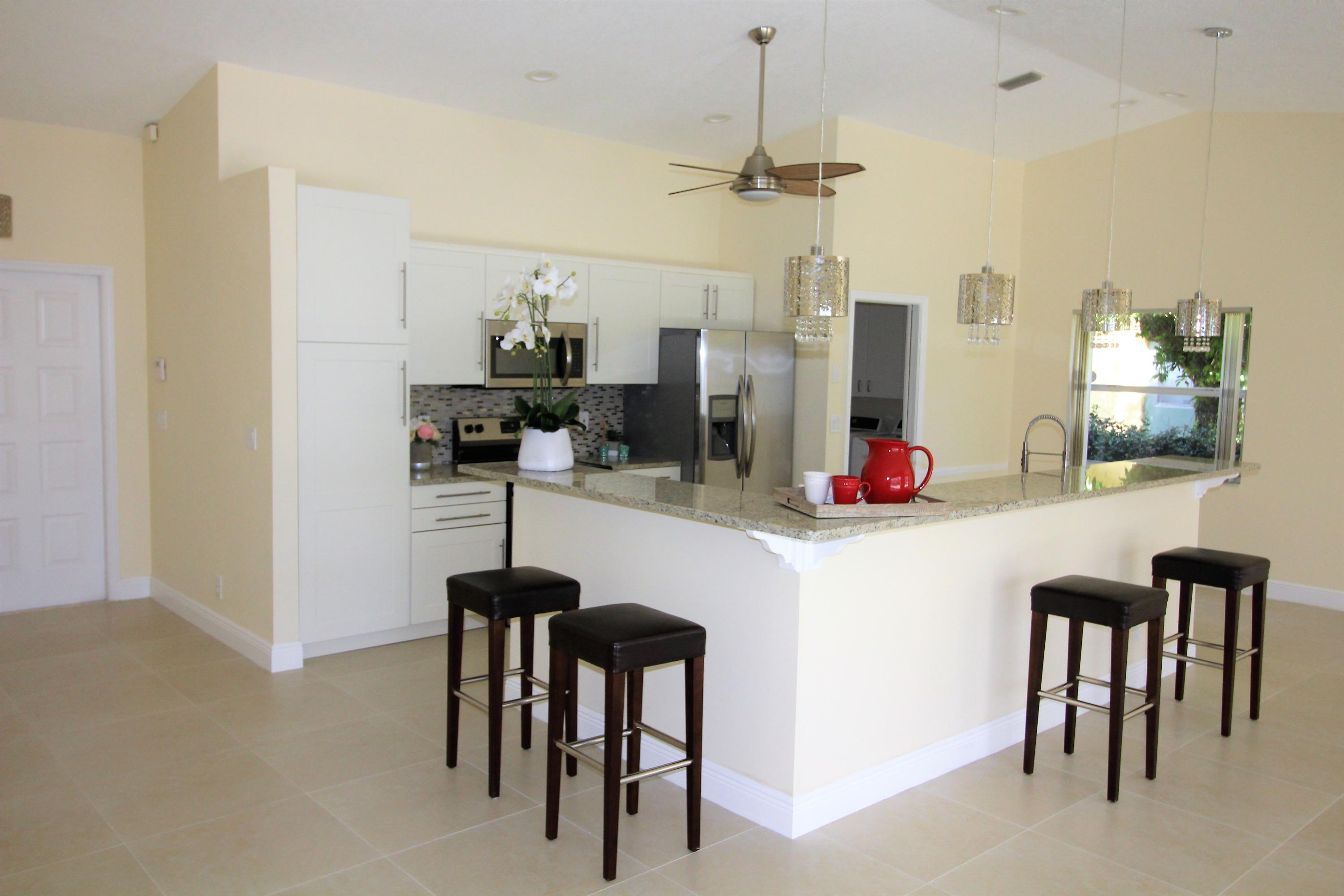 330 North Country Club Boulevard Boca Raton, FL 33487 - Photo 7 of 30 IMG_1723