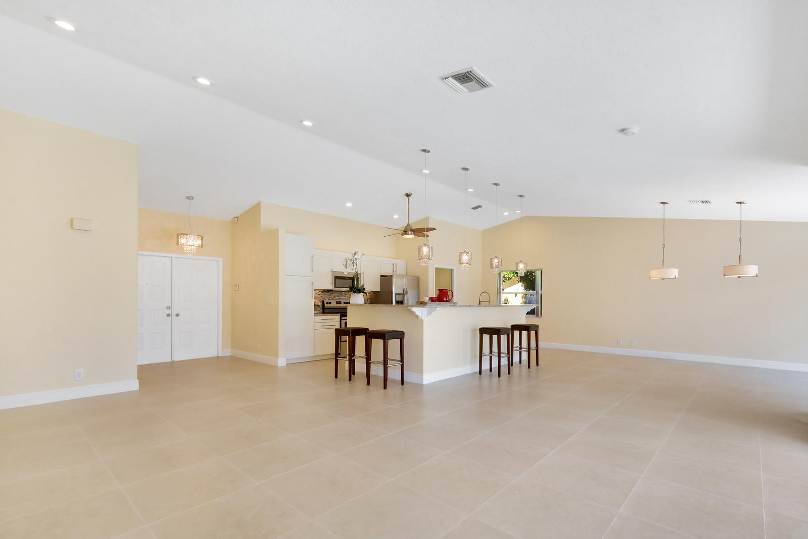 330 North Country Club Boulevard Boca Raton, FL 33487 - Photo 8 of 30 05_Image_4_of_20_mls