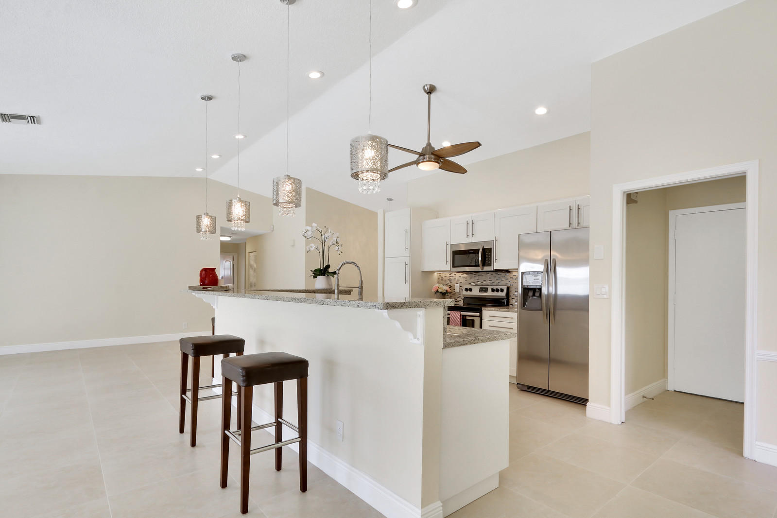 330 North Country Club Boulevard Boca Raton, FL 33487 - Photo 10 of 30 06_Image_6_of_20_mls