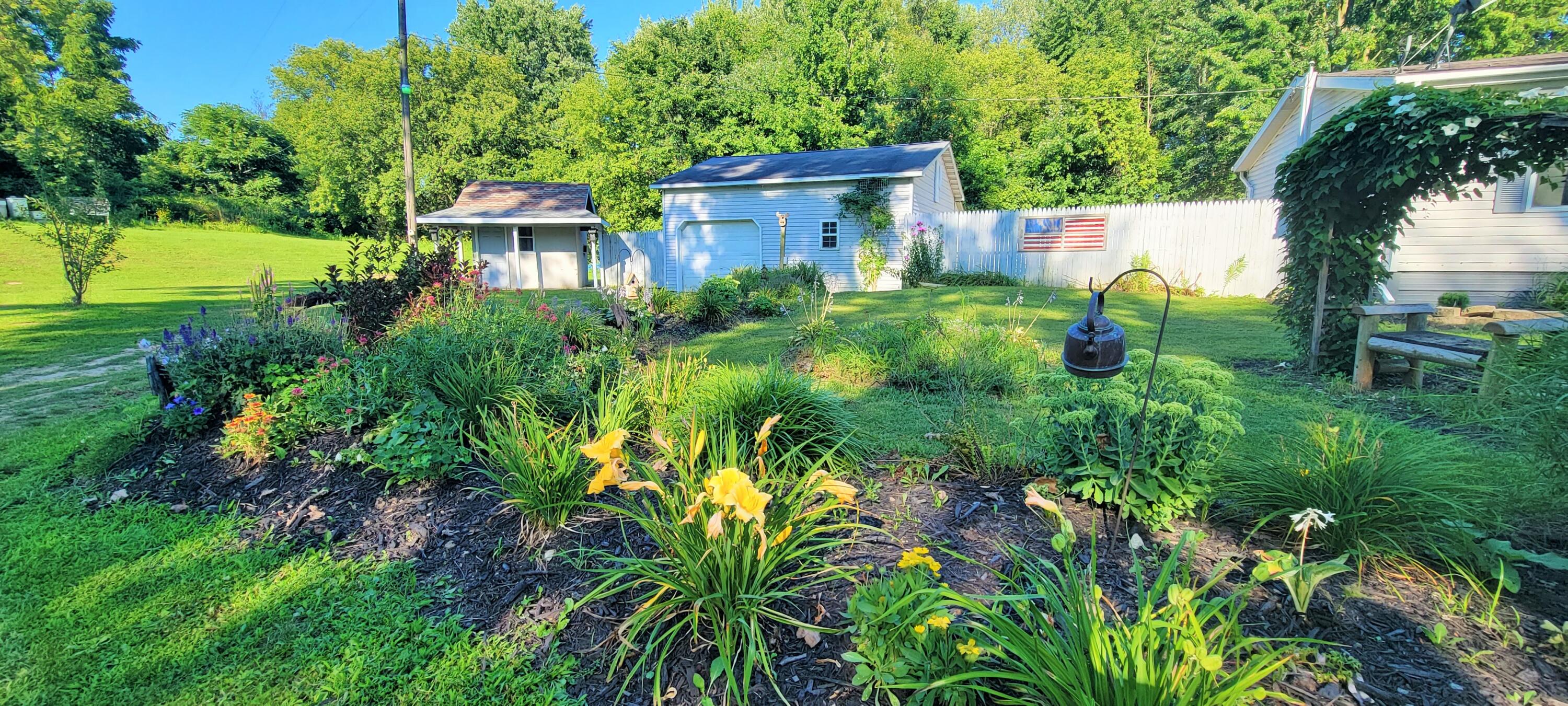 5881 Young Road Bellevue, MI 49021 - Photo 31 of 41 20220810_175831 (2)