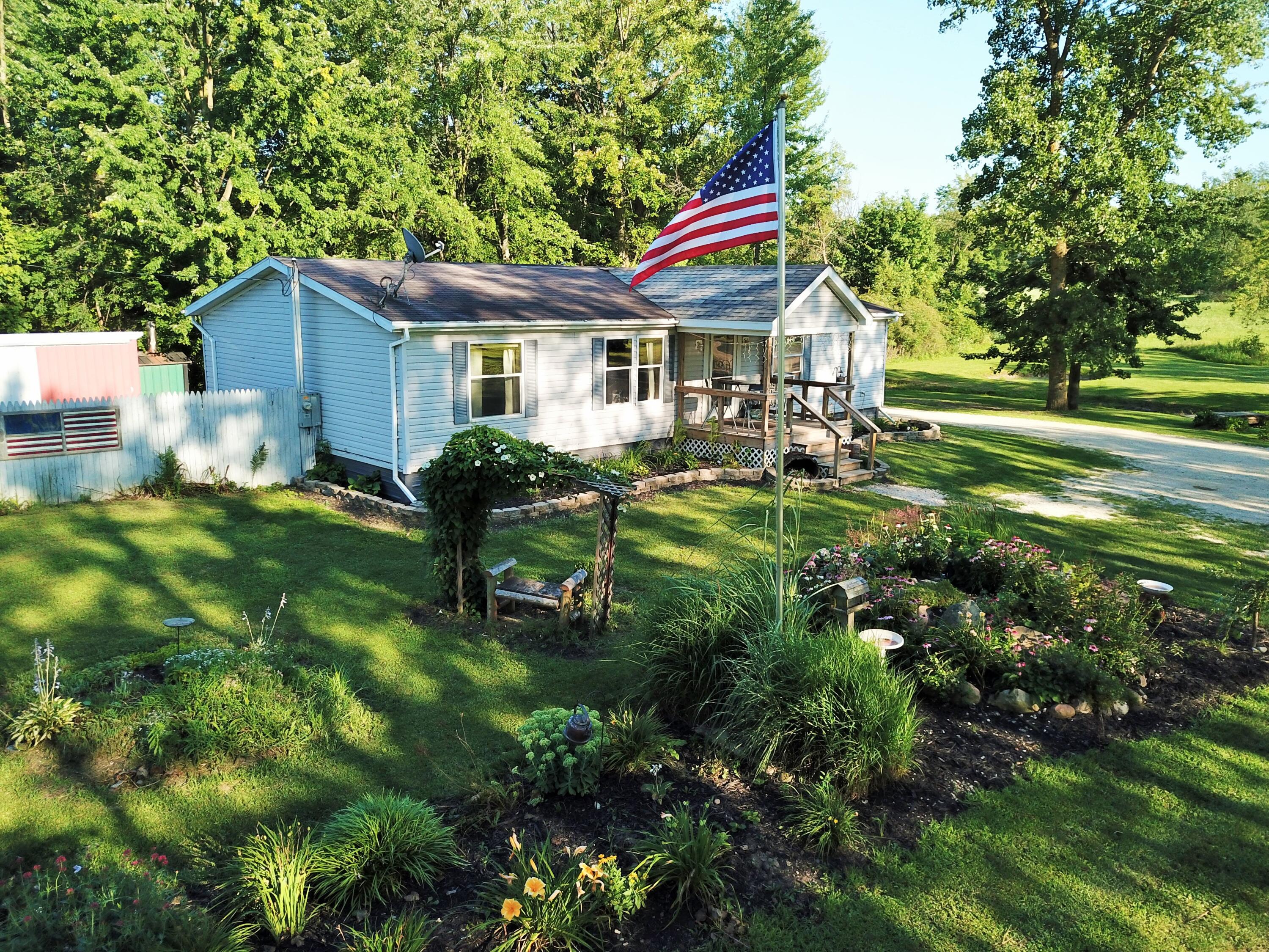 5881 Young Road Bellevue, MI 49021 - Photo 33 of 41 DJI_0169 (2)