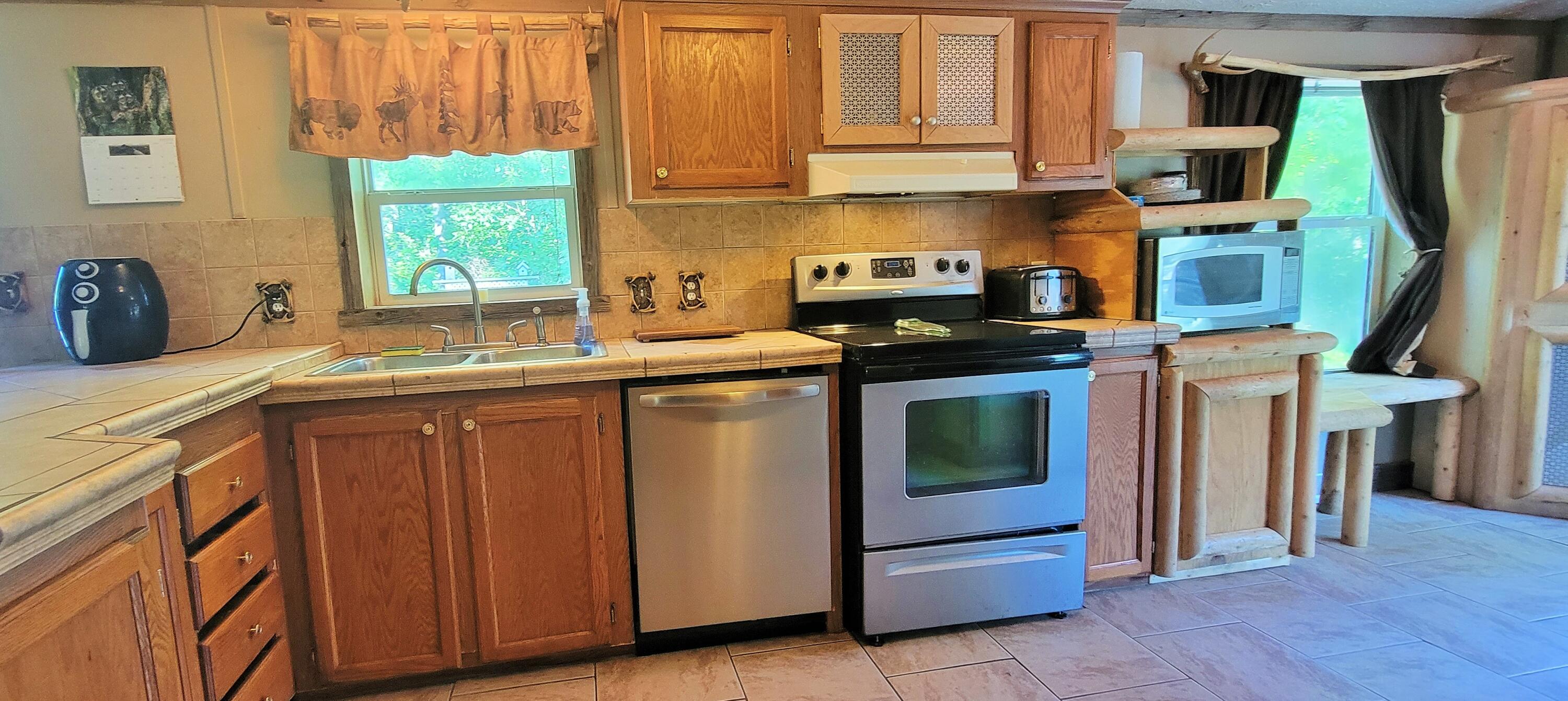 5881 Young Road Bellevue, MI 49021 - Photo 5 of 41 20220810_184425 (2)