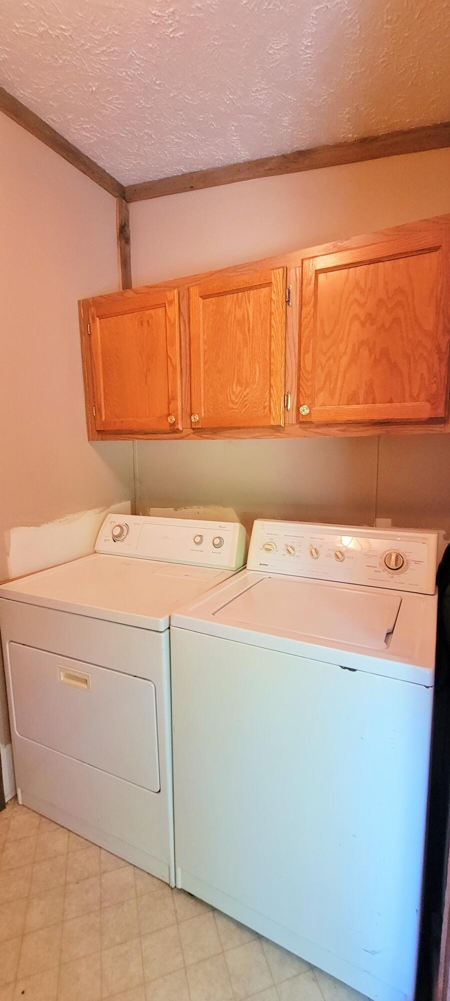 5881 Young Road Bellevue, MI 49021 - Photo 9 of 41 20220810_184446 (2)