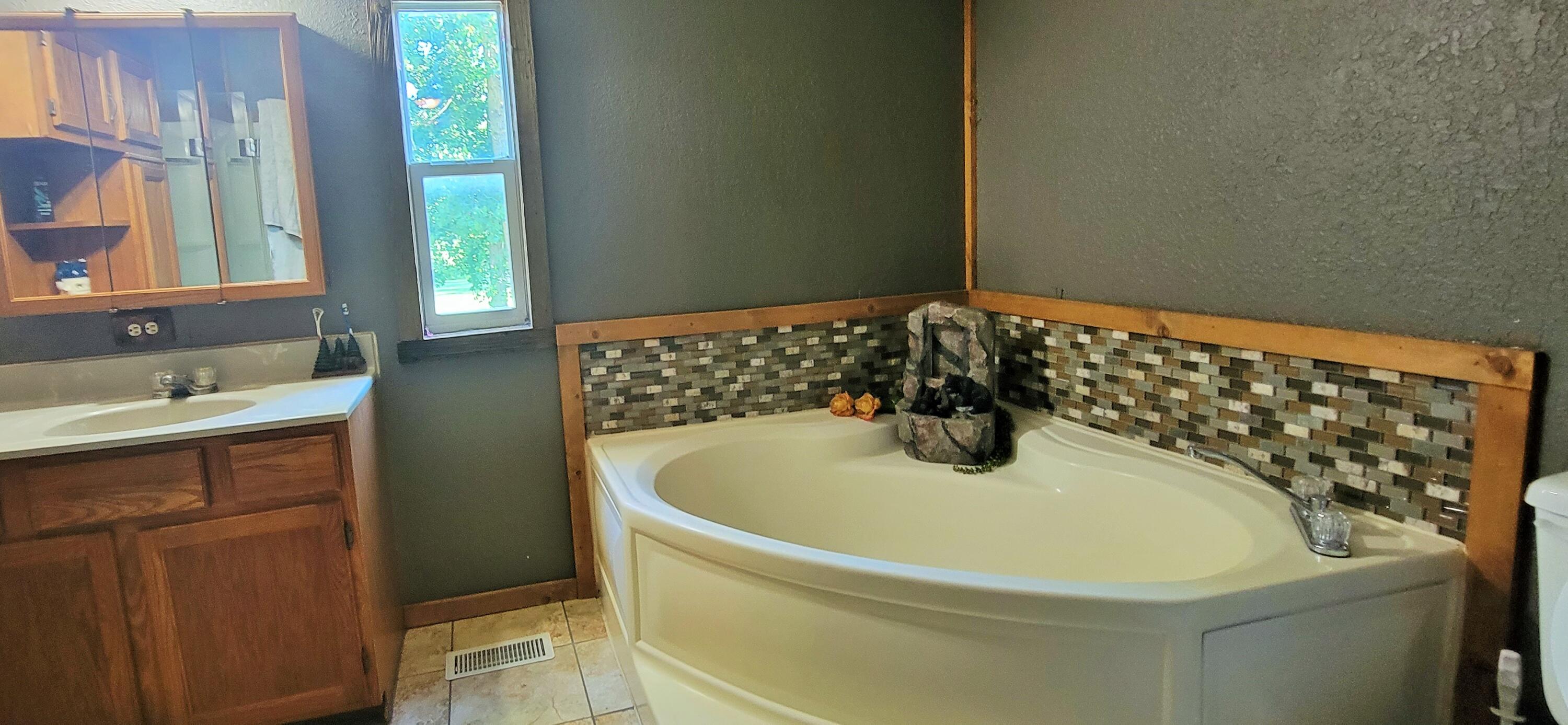 5881 Young Road Bellevue, MI 49021 - Photo 10 of 41 20220810_184221 (2)