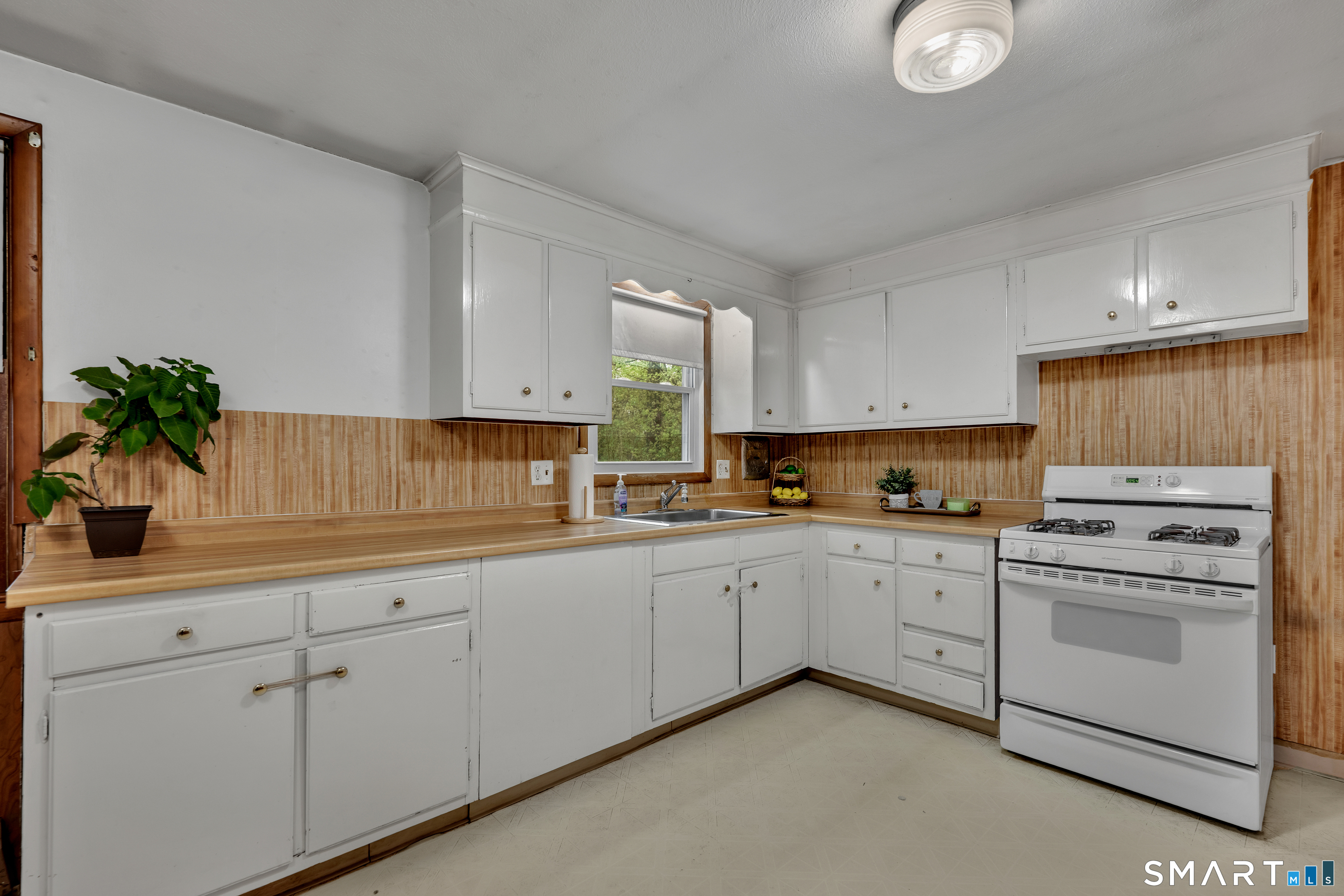 120 Goodwin Avenue Wethersfield, CT 06109 - Photo 5 of 30