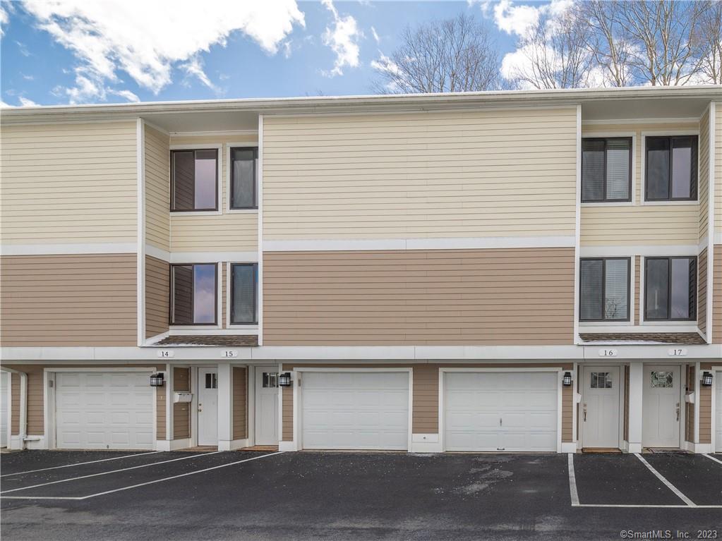 Rare townhouse with own garage