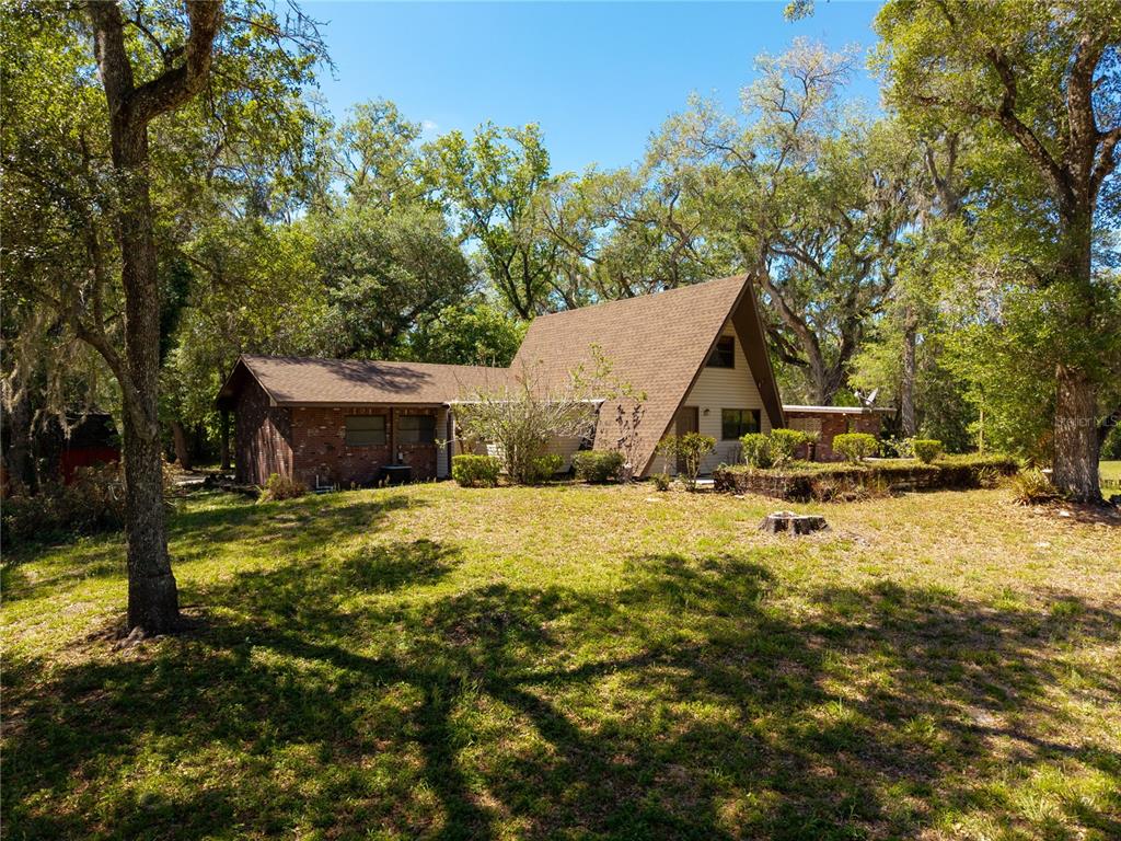 3166 Turtle Street Dade City, FL 33523 - Photo 4 of 57