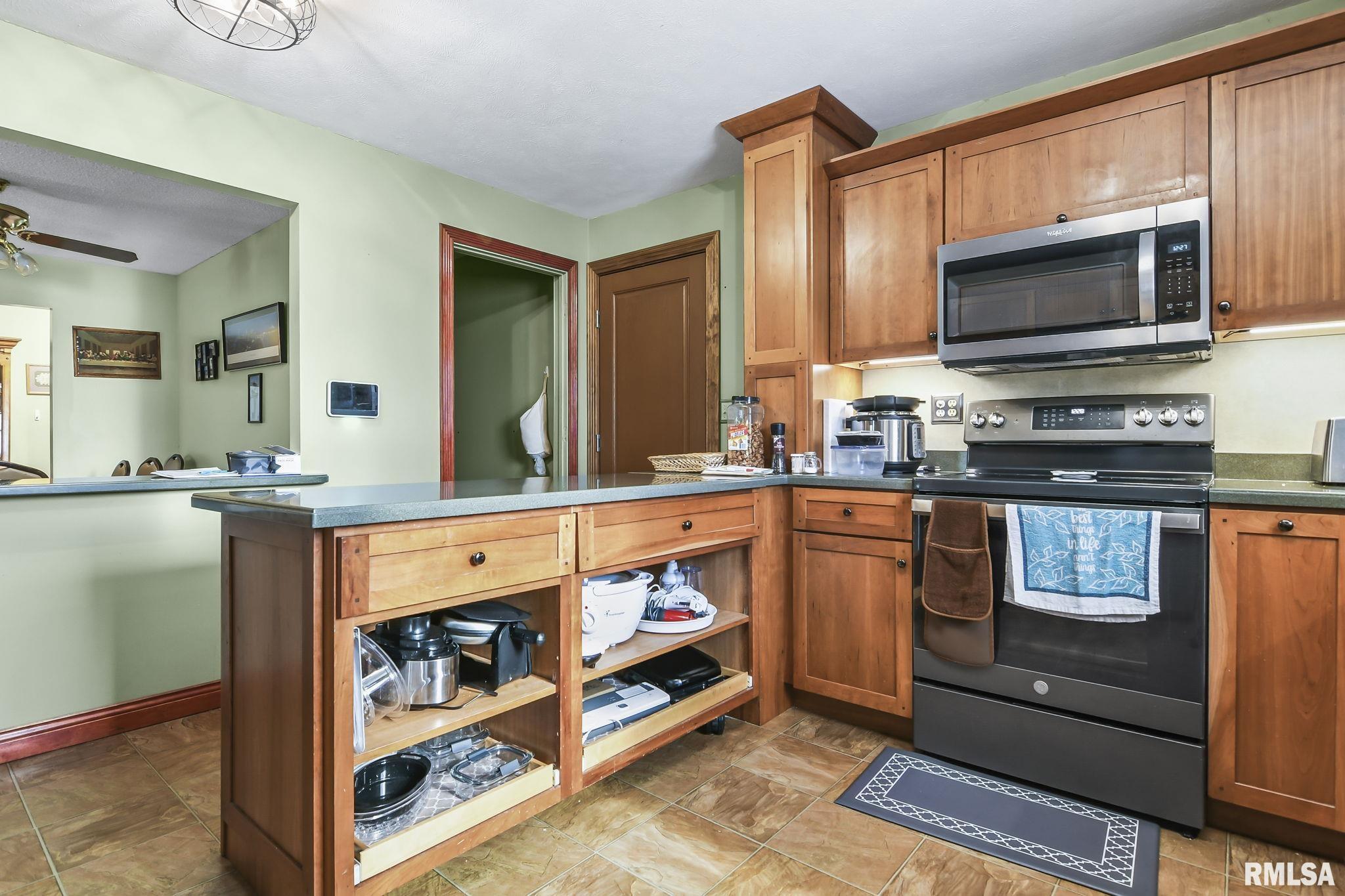 2836 Ticonderoga Street Springfield, IL 62704 - Photo 8 of 37 Gallery Image 8