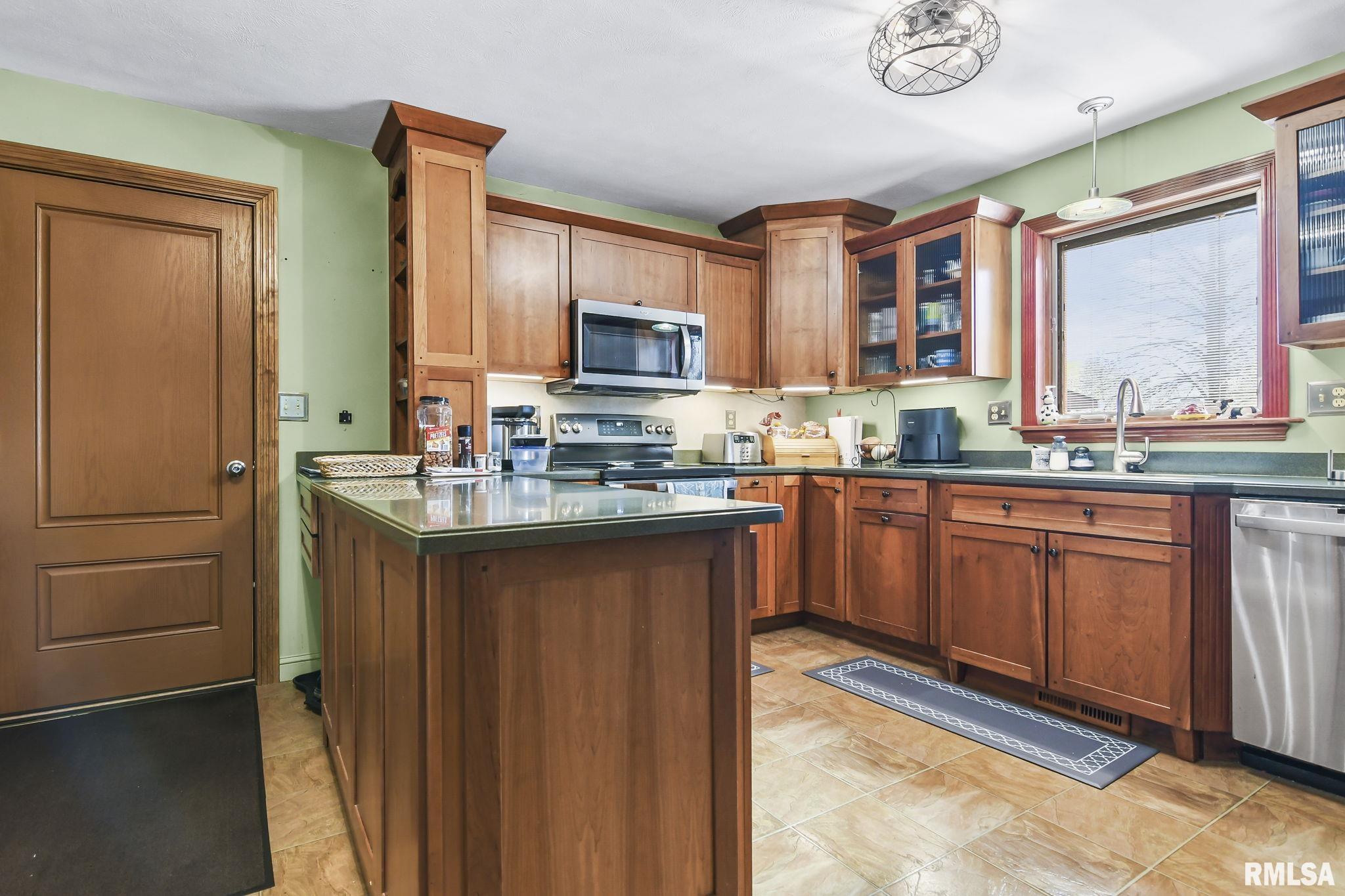 2836 Ticonderoga Street Springfield, IL 62704 - Photo 9 of 37 Gallery Image 9