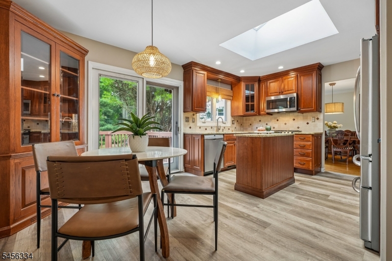 14 Burlington Road Berkeley Heights, NJ 07974 - Photo 8 of 29 Gallery Image 8