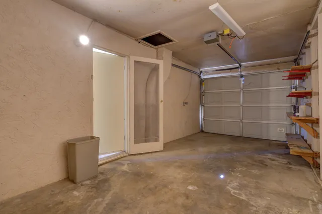 a view of a yard with an tree