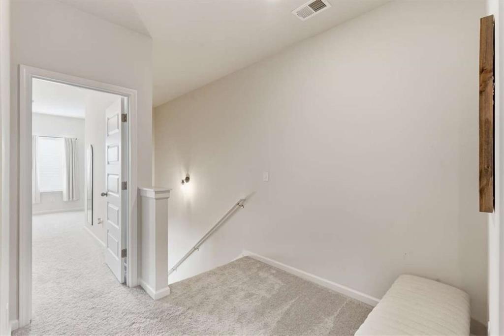91 Pinnacle Way Jasper, GA 30143 - Photo 19 of 37 a view of a livingroom with a hallway