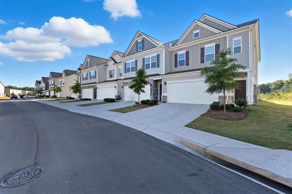91 Pinnacle Way Jasper, GA 30143 - Photo 4 of 37 a front view of a house with a yard and garage
