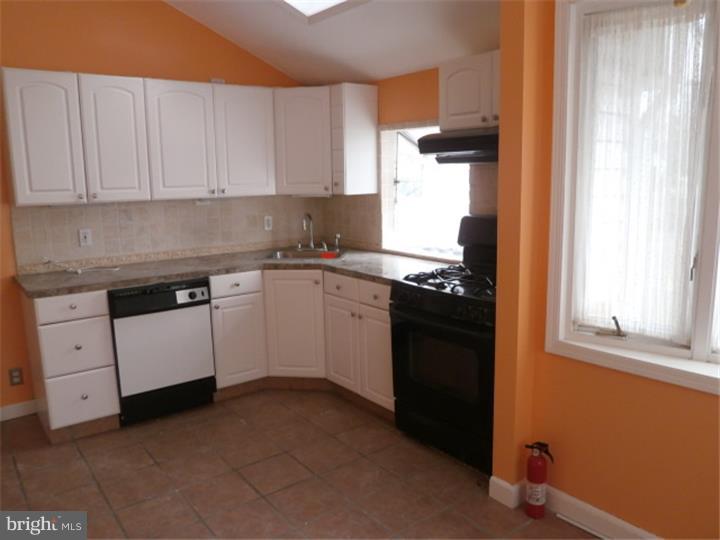46 Rutledge Avenue Ewing, NJ 08618 - Photo 9 of 21