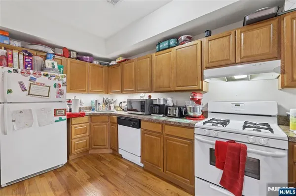 an empty room & view gallery with wooden floor