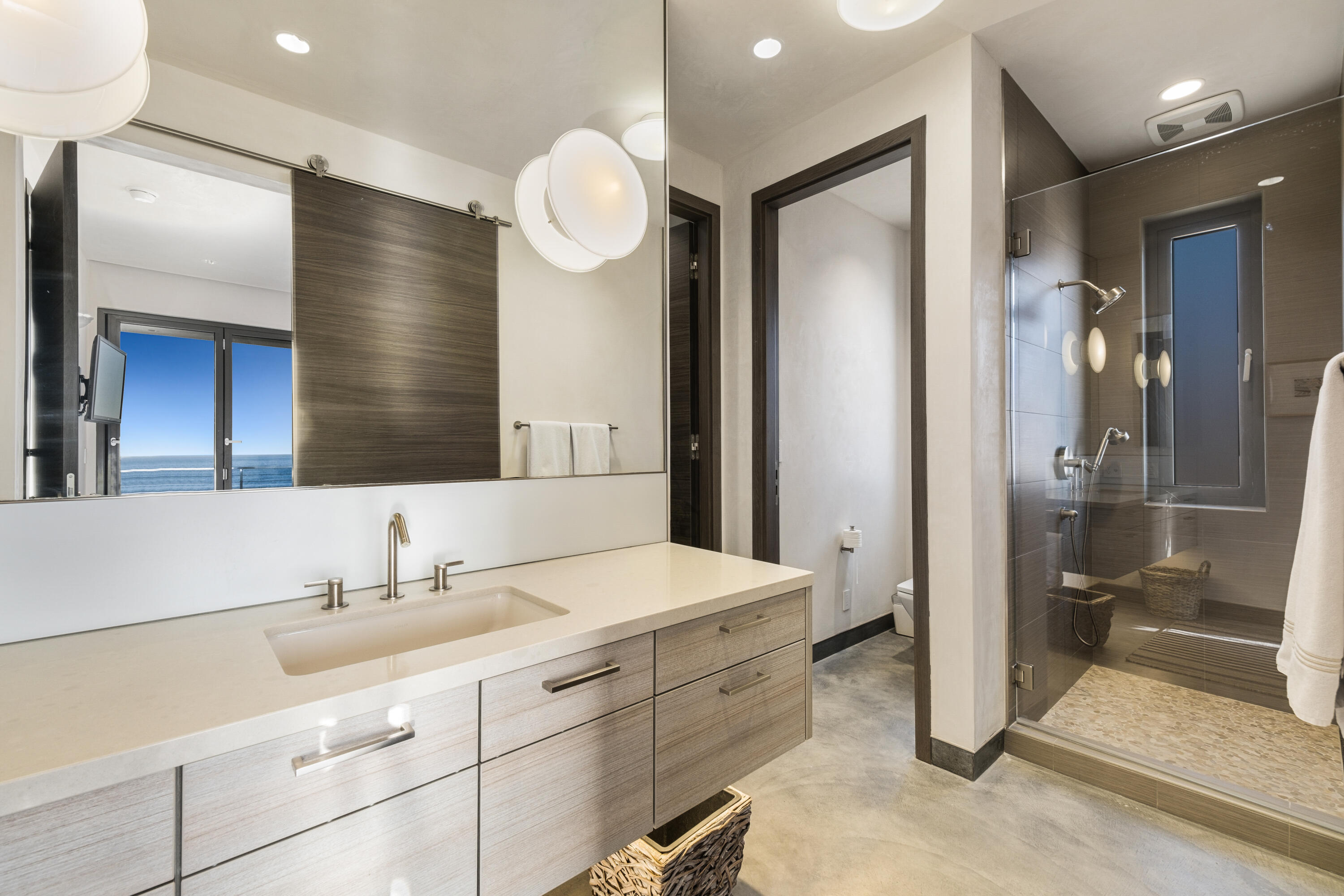 Undisclosed Address Ventura, CA 93001 - Photo 11 of 14 57_10179834_133719_133719-EI-144