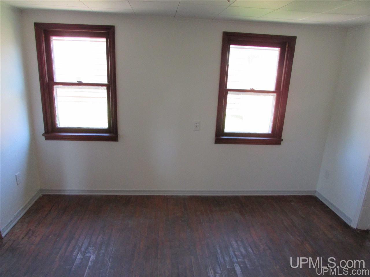 113 West Fall Street L'Anse, MI 49946 - Photo 5 of 17