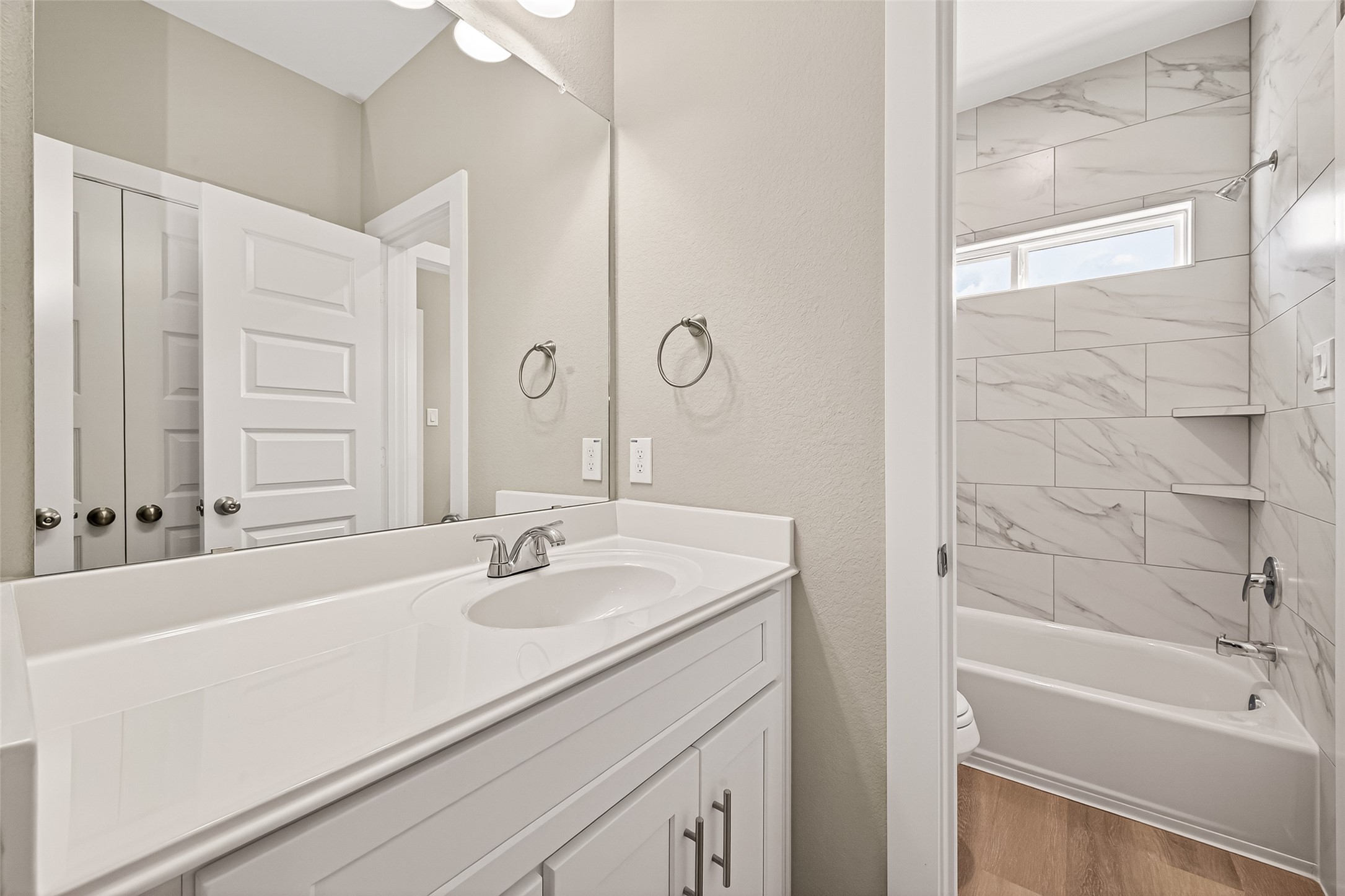 3514 Runnels Street, Unit B Houston, TX 77003 - Photo 28 of 39 Each bedroom has a private vanity area that connects to the common tub & toilet area. The finishes here are just as nice as in the primary bedroom.
