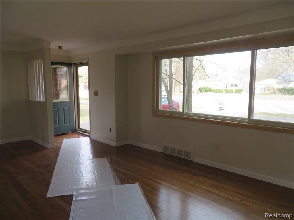 9311 Merriman Road Livonia, MI 48150 - Photo 4 of 14