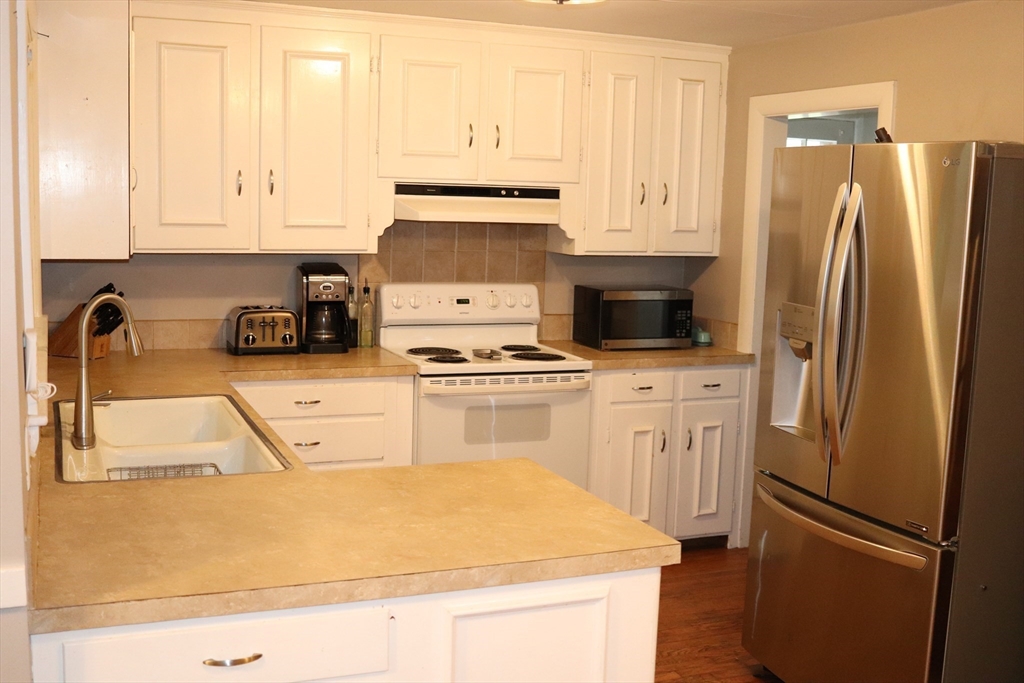 18 Columbia Road North Andover, MA 01845 - Photo 8 of 30 Gallery Image 8