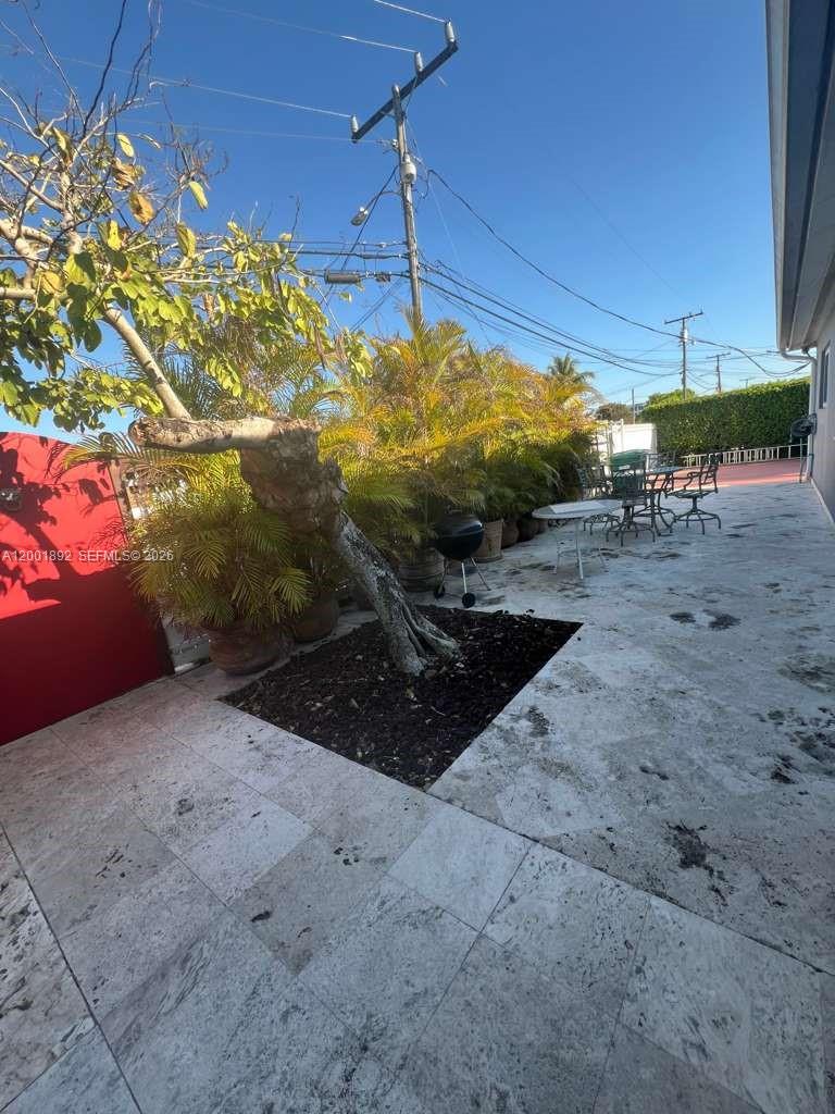 6900 Southwest 22nd Street Miami, FL 33155 - Photo 5 of 44 Gallery Image 5