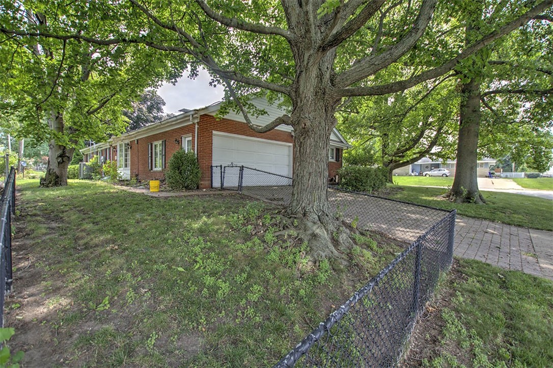 612 West Karen Drive Decatur, IL 62526 - Photo 24 of 26