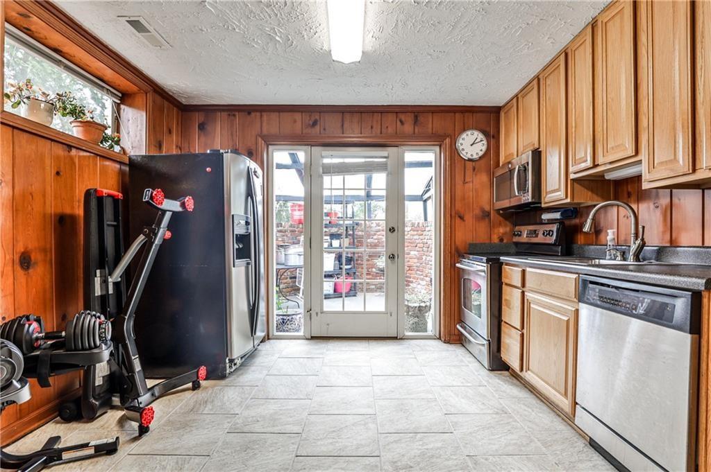800 Glenairy Drive Northeast Atlanta, GA 30328 - Photo 13 of 18