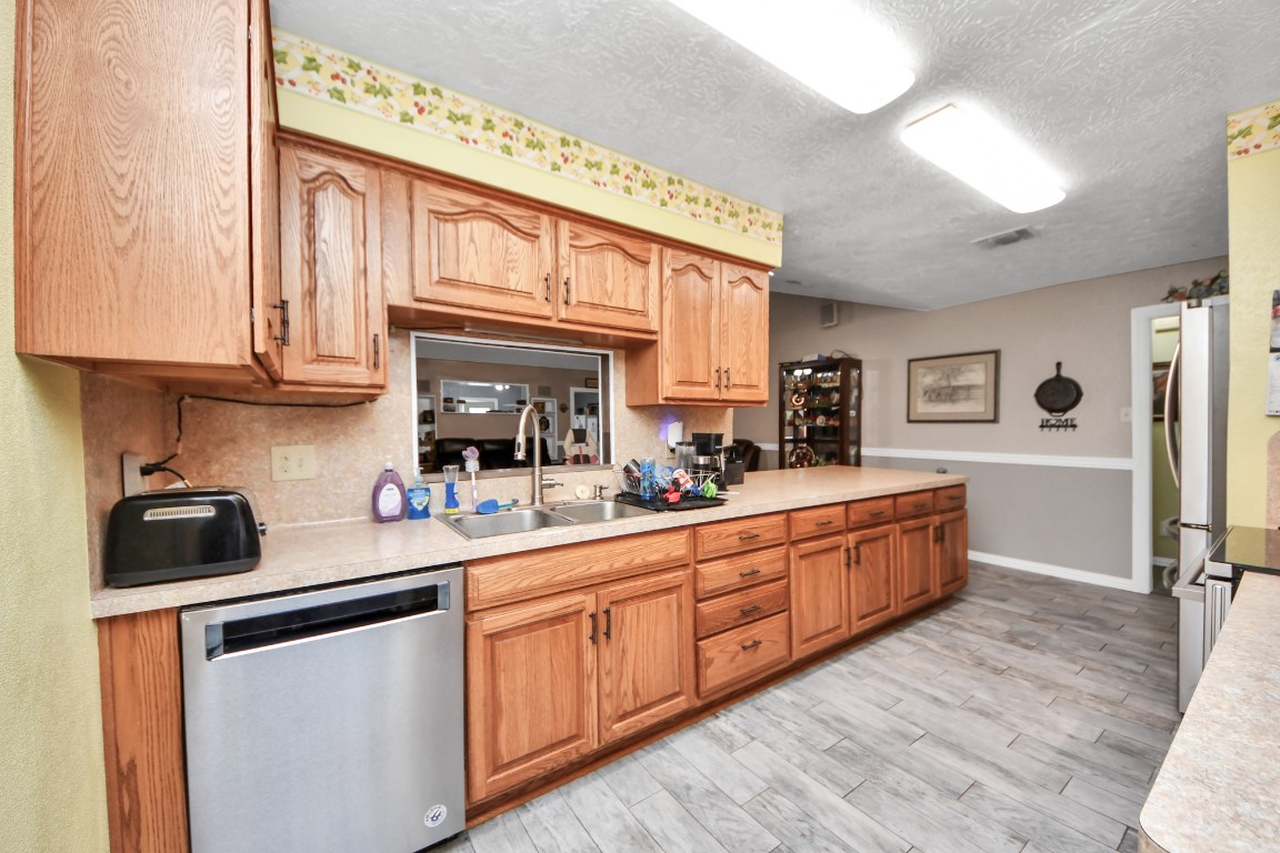 8407 Bandridge Road La Porte, TX 77571 - Photo 14 of 35