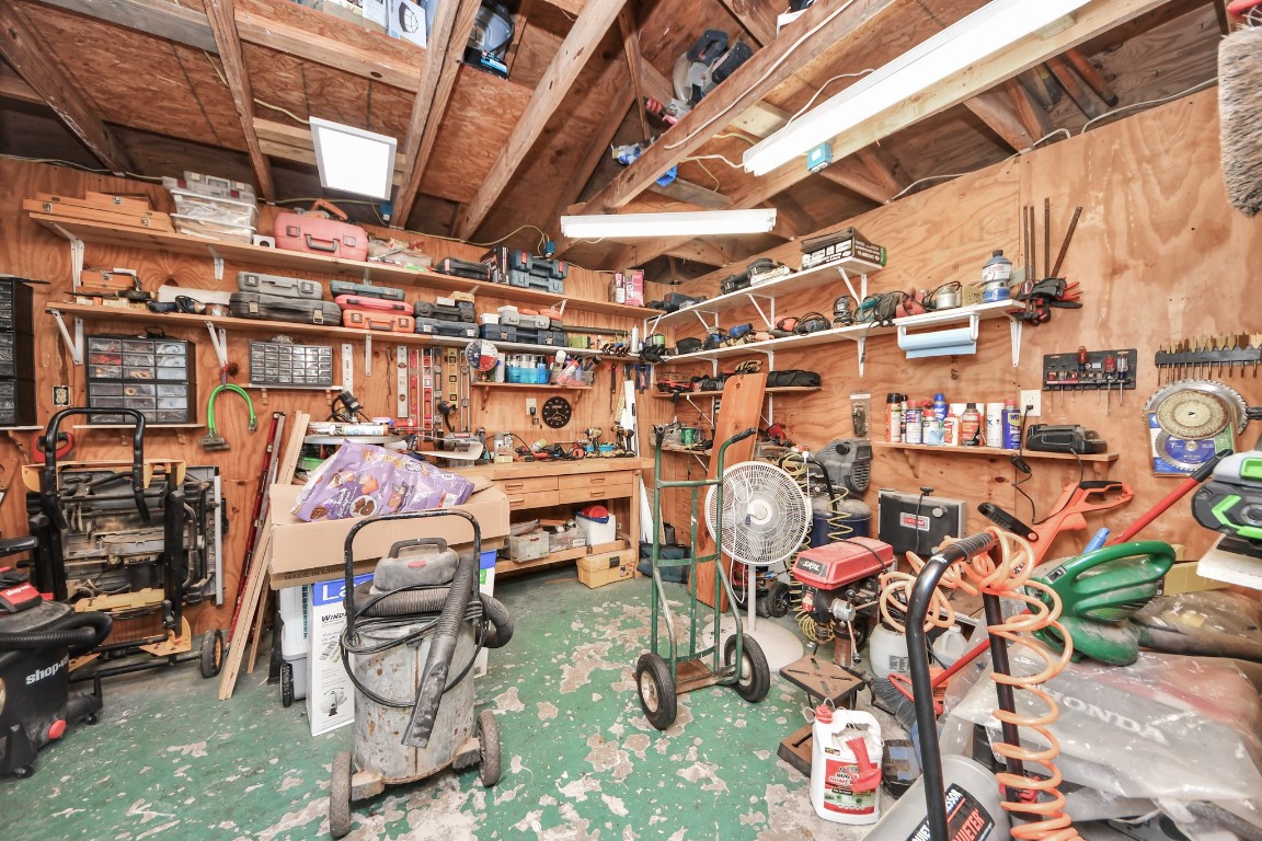 8407 Bandridge Road La Porte, TX 77571 - Photo 29 of 35 Wrokshop