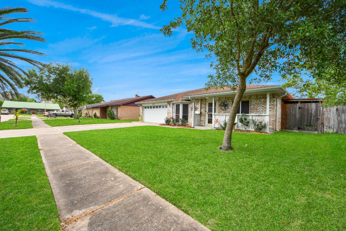 8407 Bandridge Road La Porte, TX 77571 - Photo 3 of 35