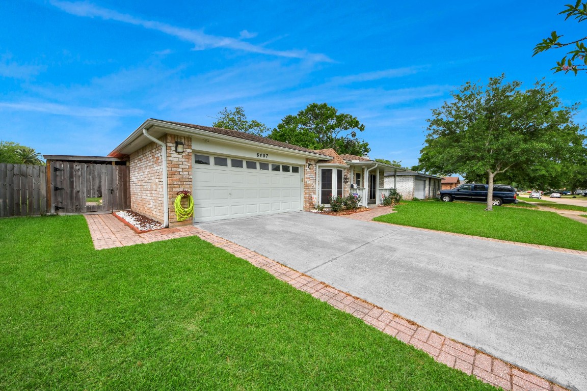 8407 Bandridge Road La Porte, TX 77571 - Photo 4 of 35