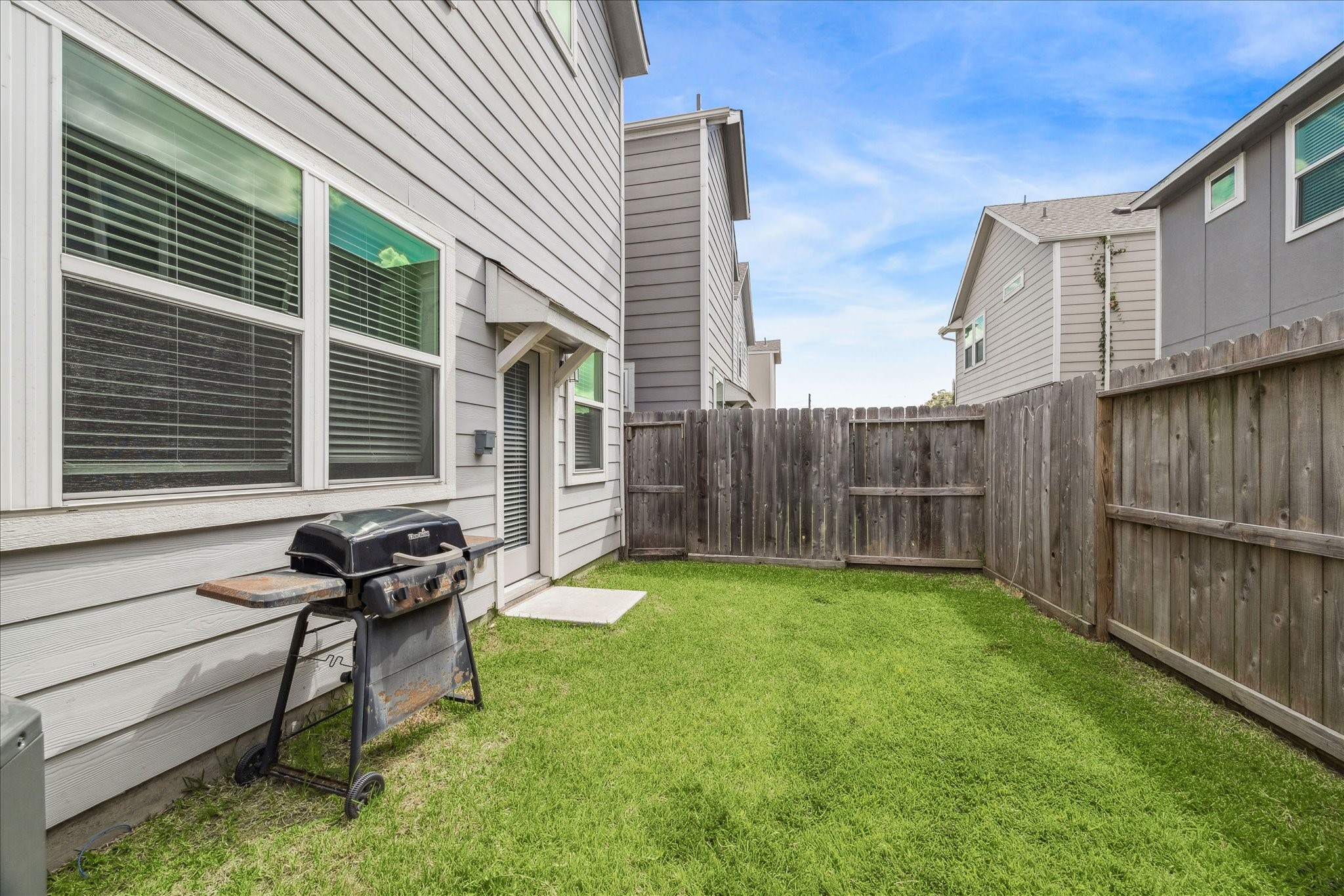5502 Cuerta Street Houston, TX 77023 - Photo 20 of 25 It's a treat to be this close to downtown Houston and have a private backyard.