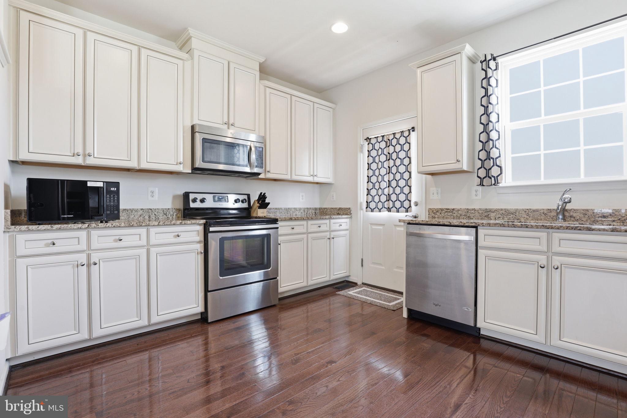 8333 Scotland Loop Manassas, VA 20109 - Photo 7 of 23