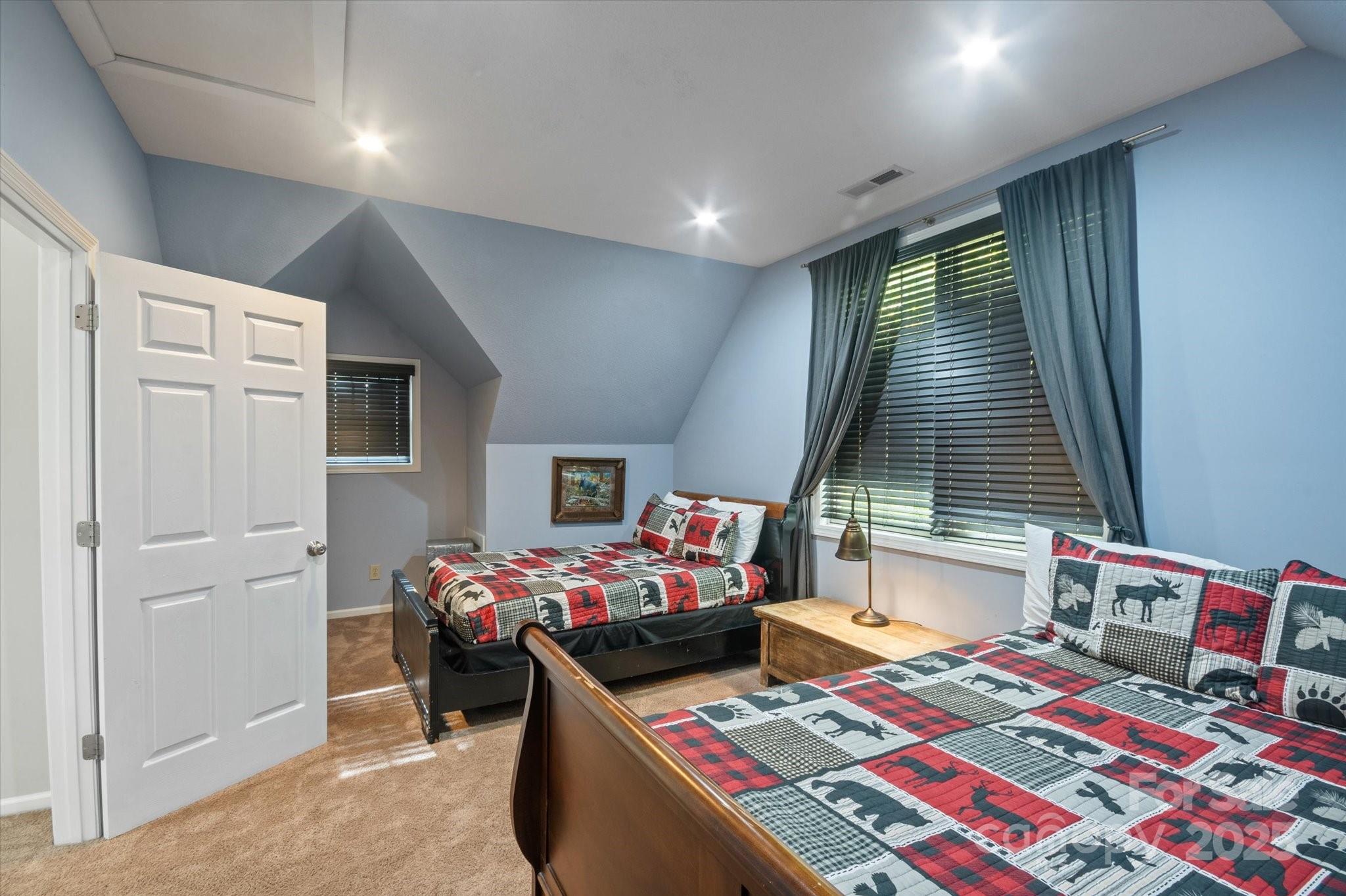 94 Davey Crockett Road Fairview, NC 28730 - Photo 23 of 41 a bedroom that has a bed and a table in it