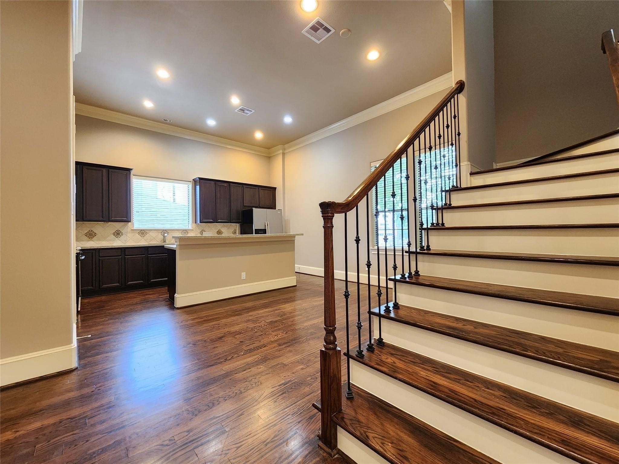 3205 Center Street Houston, TX 77007 - Photo 12 of 24 a view of kitchen with microwave and stove