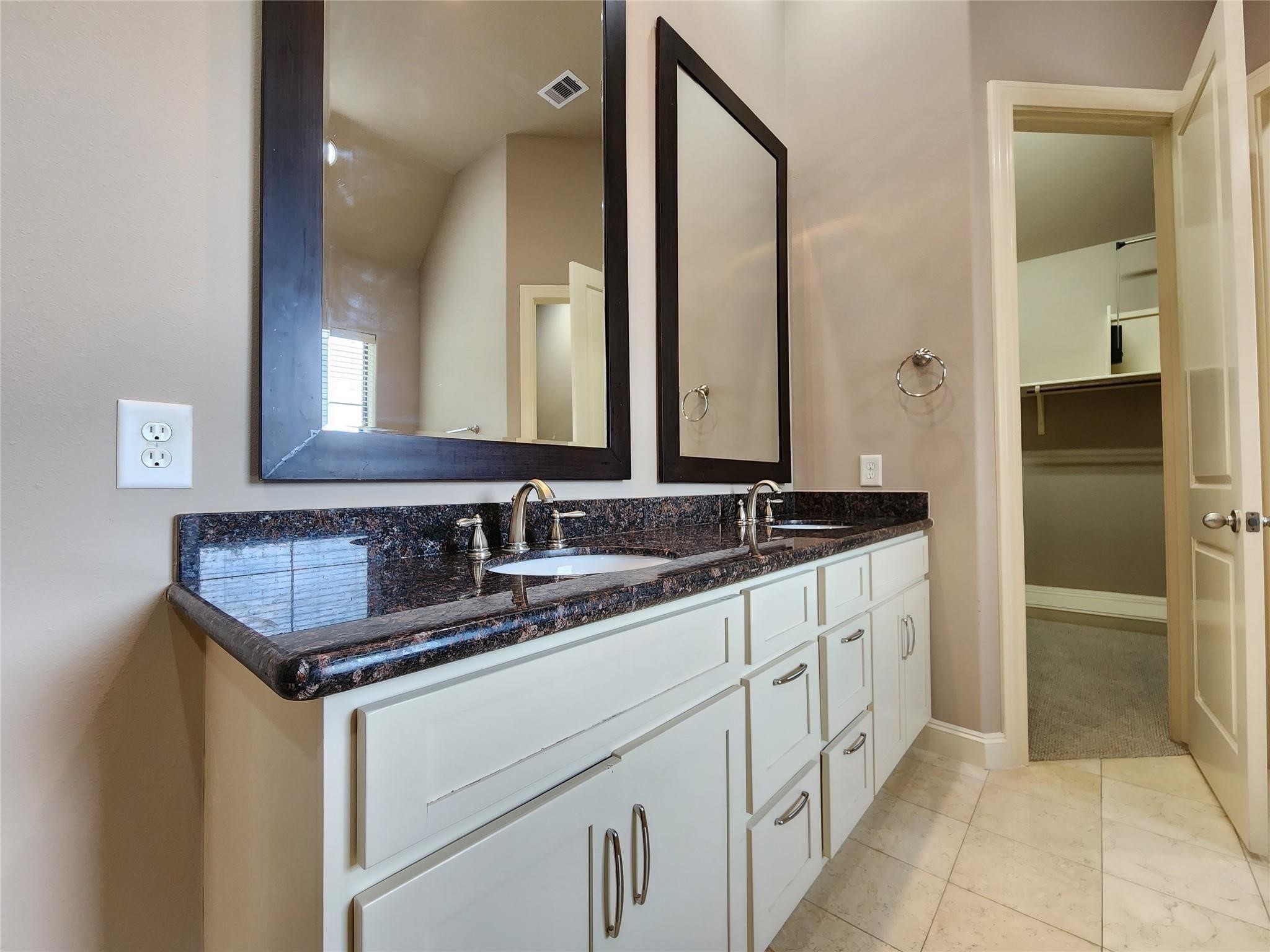 3205 Center Street Houston, TX 77007 - Photo 14 of 24 a bathroom with a sink and a mirror
