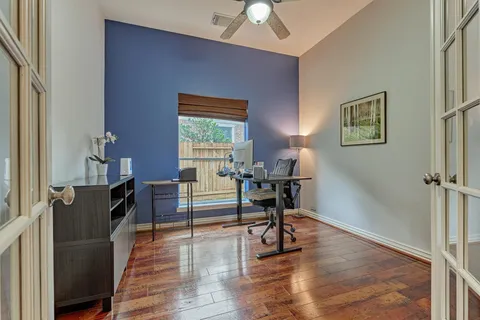 $750,000 | 11 East French Oaks Circle, The Woodlands, TX 77382