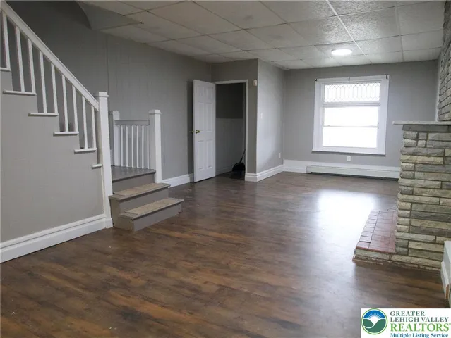 $1,895 | 1122 Fullerton Avenue, Allentown, PA 18102