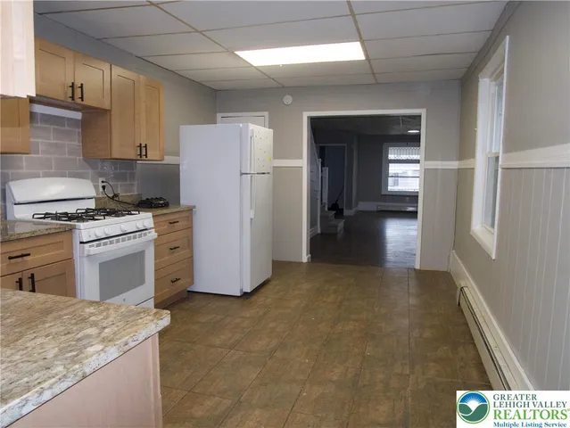 $1,895 | 1122 Fullerton Avenue, Allentown, PA 18102