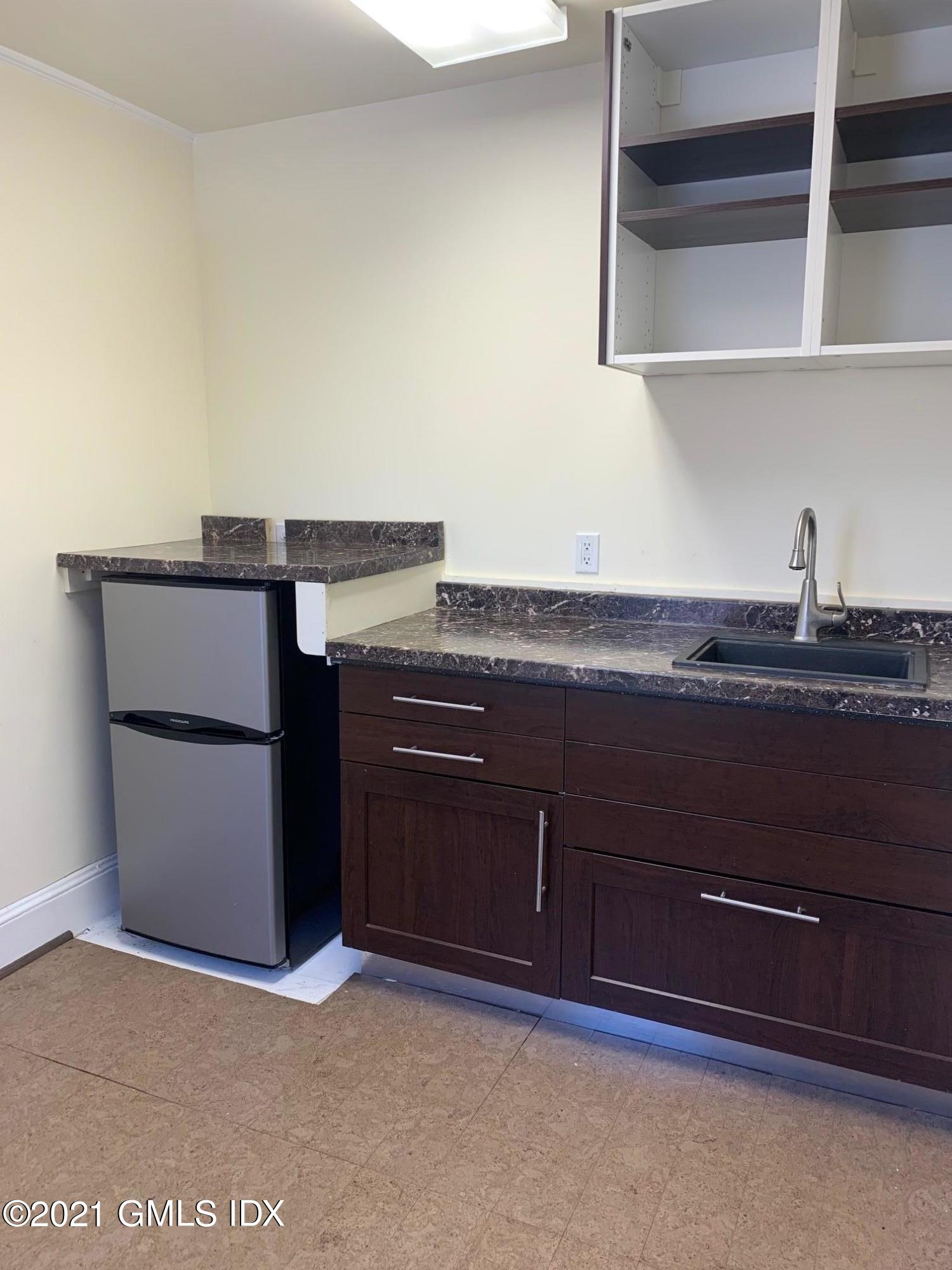 20 Division Street, Unit B Greenwich, CT 06830 - Photo 9 of 12 Kitchen