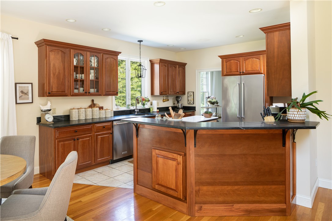 403 Drift Road Westport, MA 02790 - Photo 11 of 43