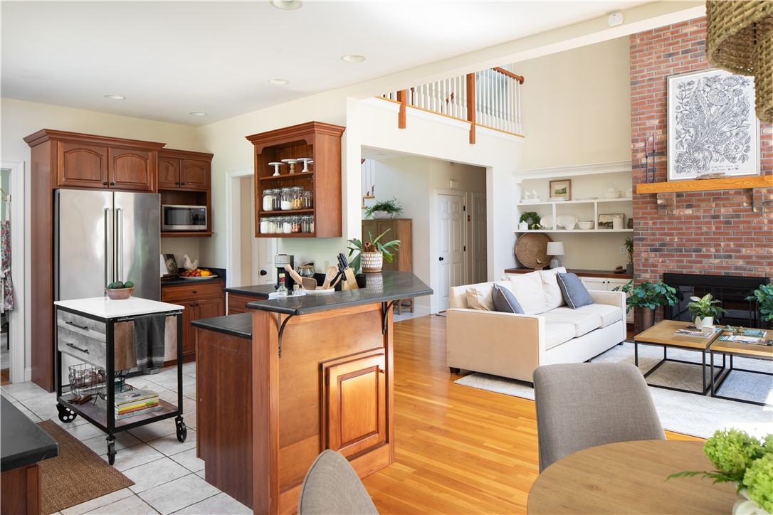 403 Drift Road Westport, MA 02790 - Photo 10 of 43