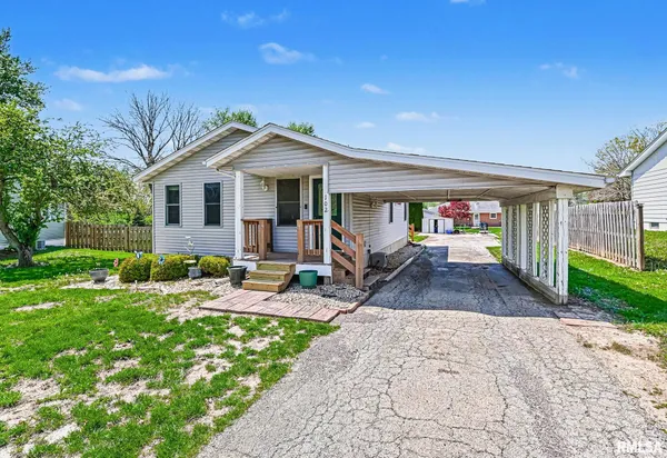 $209,900 | 102 Kruse Street, Mackinaw, IL 61755