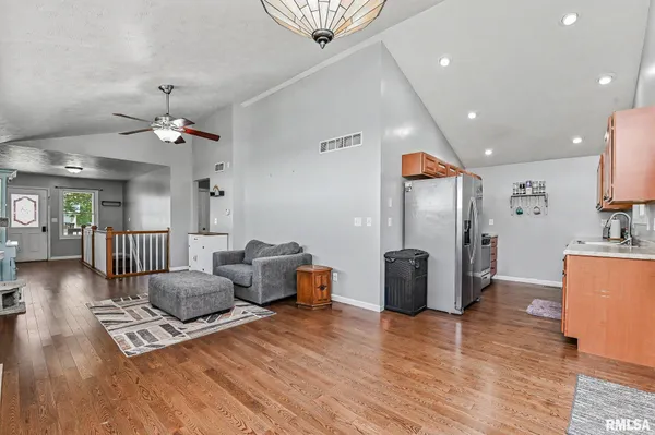 $199,900 | 102 Kruse Street, Mackinaw, IL 61755