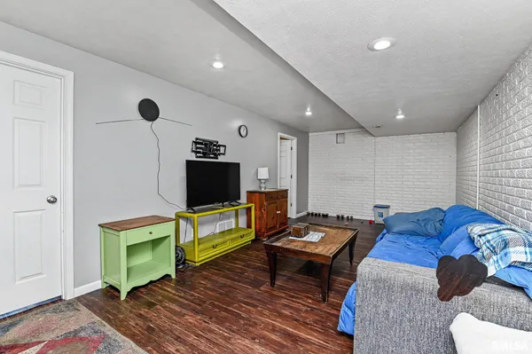 $199,900 | 102 Kruse Street, Mackinaw, IL 61755